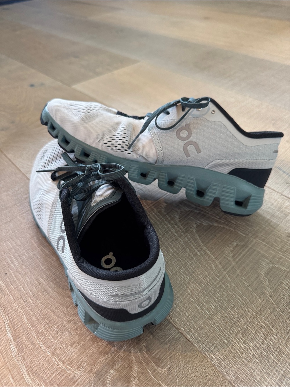 On Running Cloud Women’s cloud x Light Gray with Sage Green Sole Athletic Shoes - Picture 11 of 12